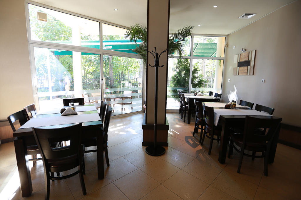 Acropolis Hotel วาซาร์จิค ภายนอก รูปภาพ