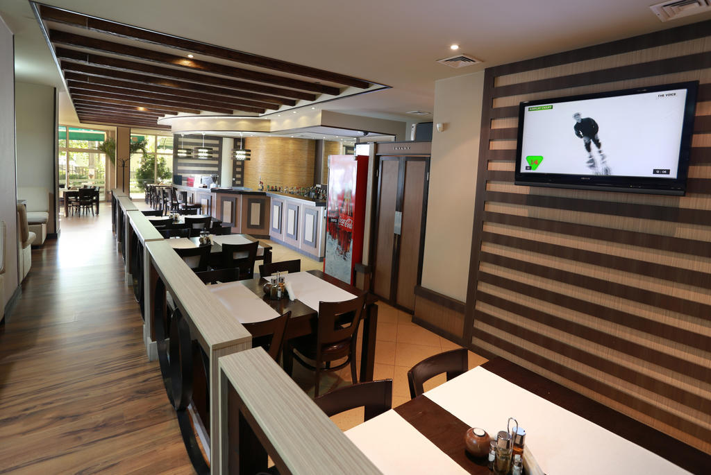 Acropolis Hotel วาซาร์จิค ภายนอก รูปภาพ