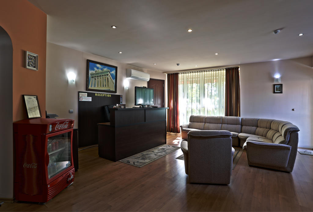 Acropolis Hotel วาซาร์จิค ภายนอก รูปภาพ