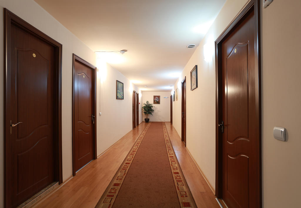 Acropolis Hotel วาซาร์จิค ภายนอก รูปภาพ